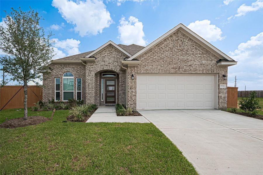 Front exterior of a new home in Rollingbrook Estates, Baytown, TX, highlighting curb appeal (Image 1). Front exterior of a new home in Rollingbrook Estates, Baytown, TX, highlighting curb appeal (Image 1).