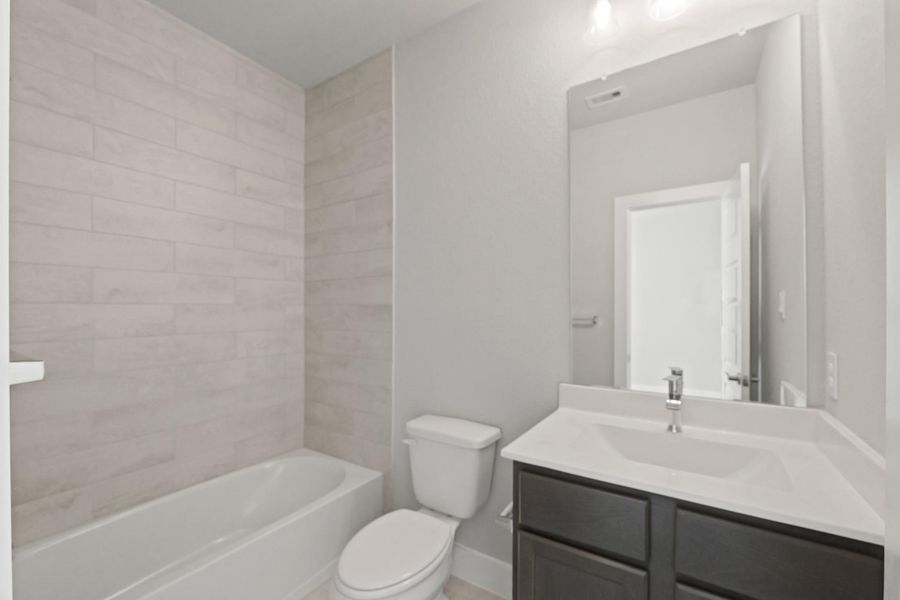 Furnished interior view inside a new home in Briarwood Crossing, Rosenberg (Image 4).