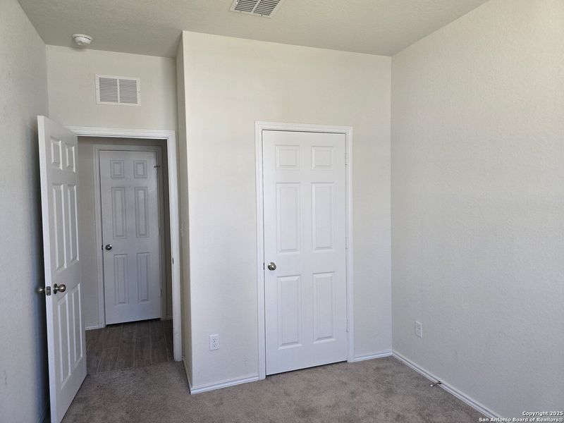 Spacious, unfurnished interior of a new home in Davis Ranch, San Antonio (Image 18).