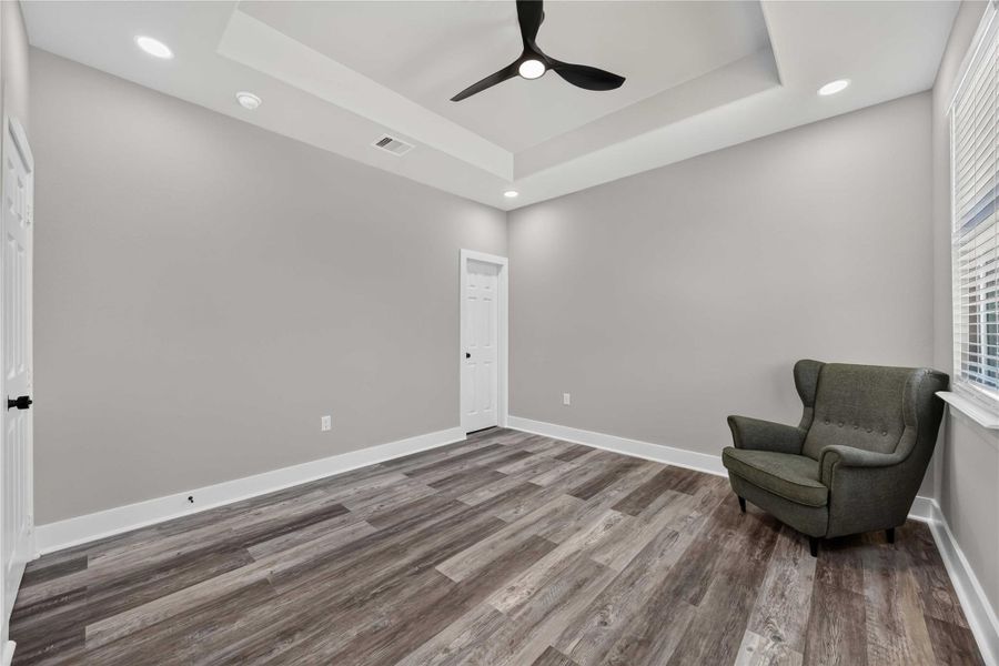 Spacious, unfurnished interior of a new home in , Houston (Image 28).
