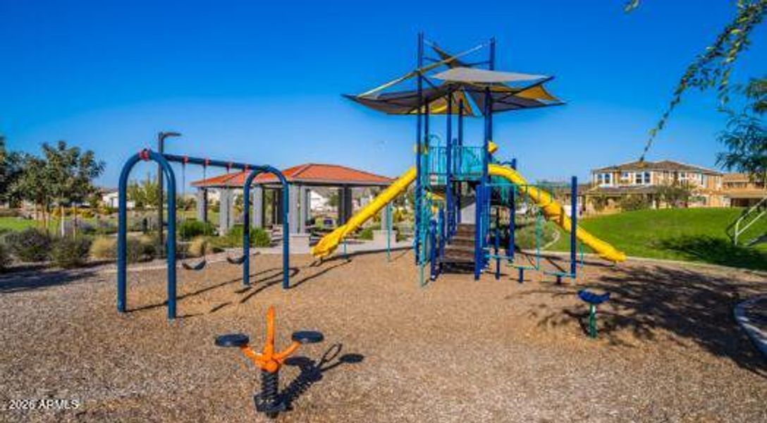 La Mira Discovery - Community