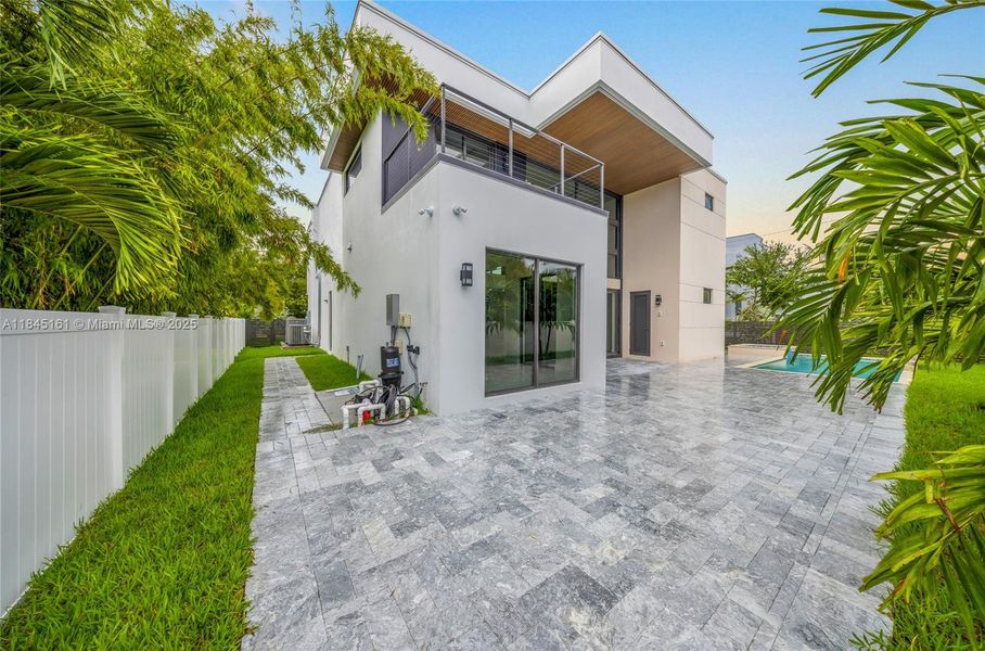 Exterior details and patio area of a home in , Fort Lauderdale (Image 33). Exterior details and patio area of a home in , Fort Lauderdale (Image 33).