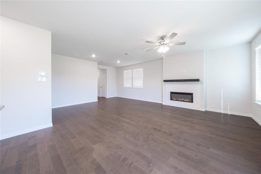 Spacious, unfurnished interior of a new home in Churchill: Fields 40', Anna (Image 18). Spacious, unfurnished interior of a new home in Churchill: Fields 40', Anna (Image 18).