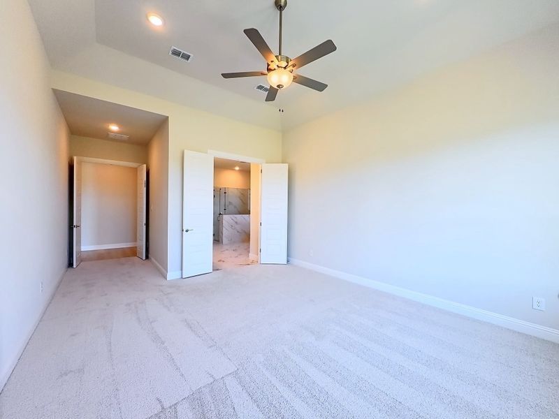 Spacious, unfurnished interior of a new home in Polo Ridge, Mesquite (Image 24).