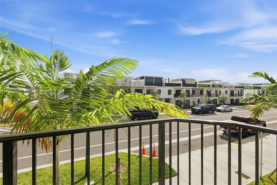 Condo located in Homestead, FL showcasing its design and architecture (Image 3).