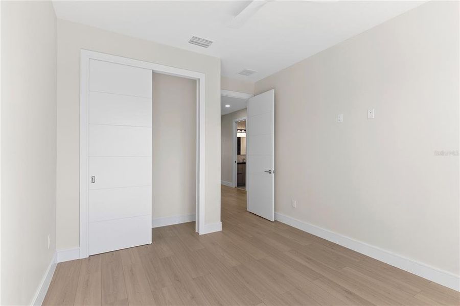 Spacious, unfurnished interior of a new home in , Oldsmar (Image 32).