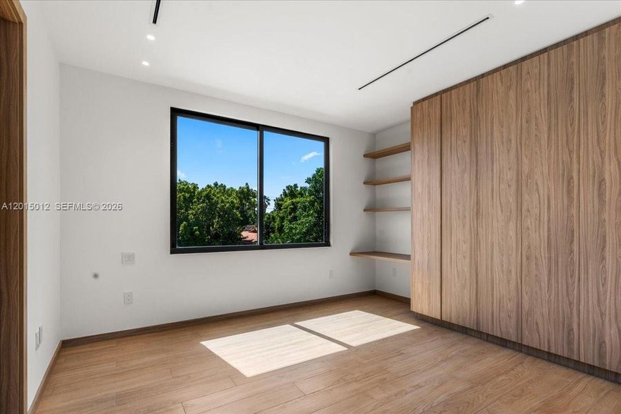 Spacious, unfurnished interior of a new home in , Miami (Image 19).