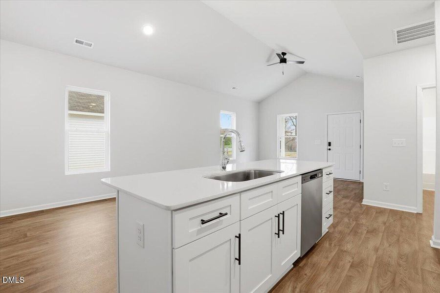 15-411 N Virginia St-15