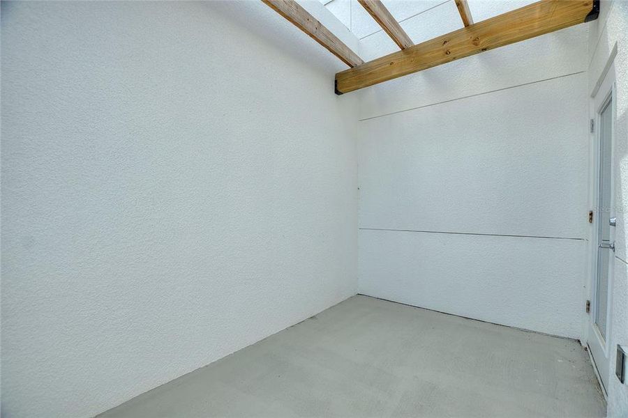 Spacious, unfurnished interior of a new home in , Davenport (Image 23).