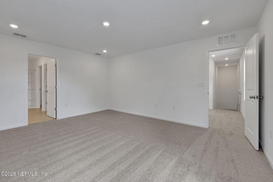 Spacious, unfurnished interior of a new home in Cedar Creek, Jacksonville (Image 32).