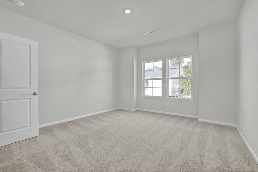 Spacious, unfurnished interior of a new home in River Tide Farms, Bolivia (Image 19).