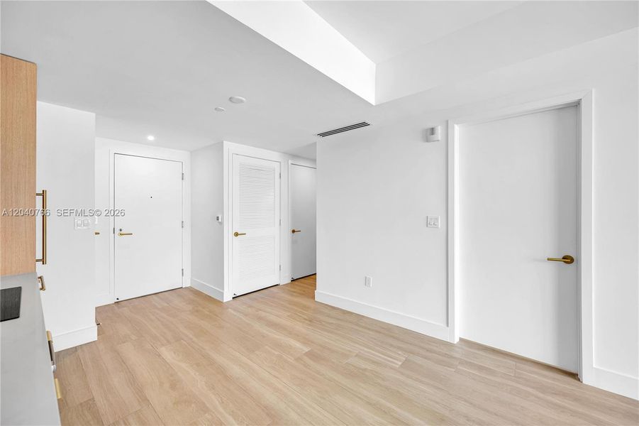 Spacious, unfurnished interior of a new home in , Miami (Image 14).