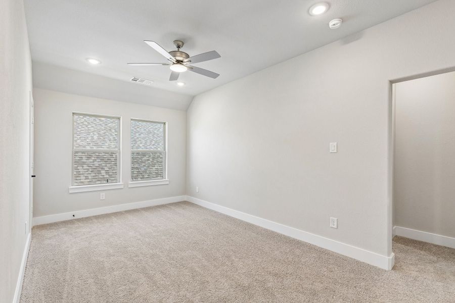 Spacious, unfurnished interior of a new home in Dove Hollow, Waxahachie (Image 30). Spacious, unfurnished interior of a new home in Dove Hollow, Waxahachie (Image 30).