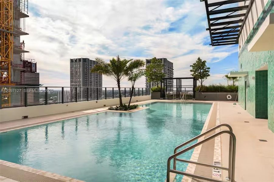 Condo located in Miami, FL showcasing its design and architecture (Image 3).