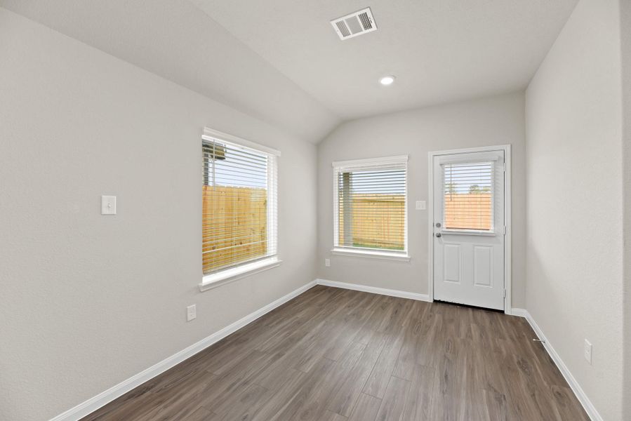 Spacious, unfurnished interior of a new home in Ridgeland Hills, Willis (Image 24).