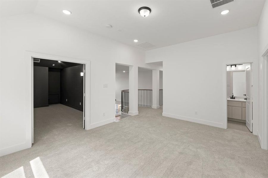 Spacious, unfurnished interior of a new home in Inspiration, Lucas (Image 31).