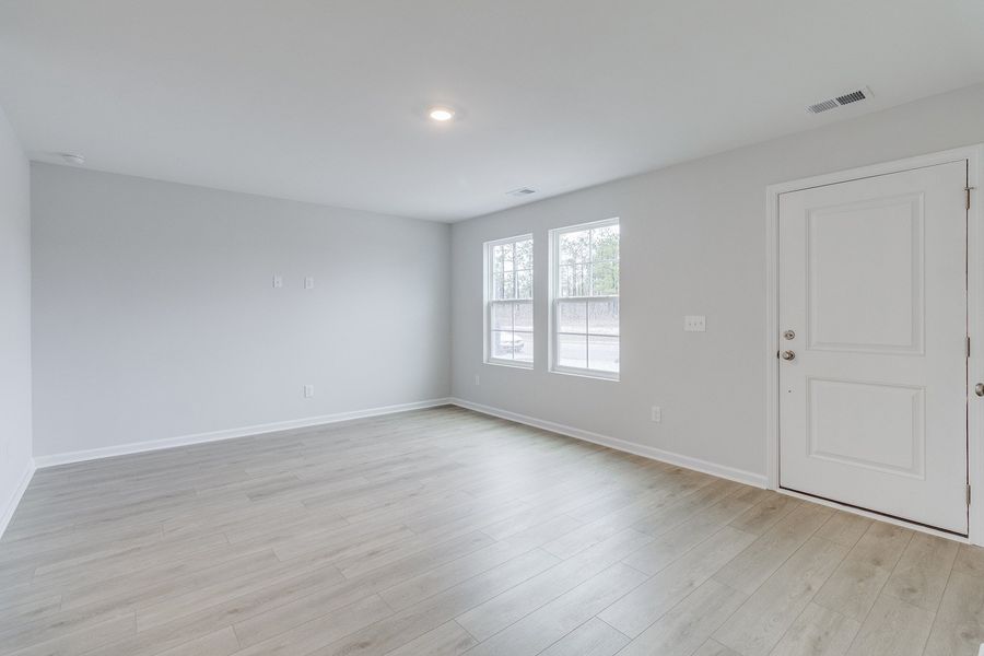 Spacious, unfurnished interior of a new home in Astoria, Columbia (Image 16).