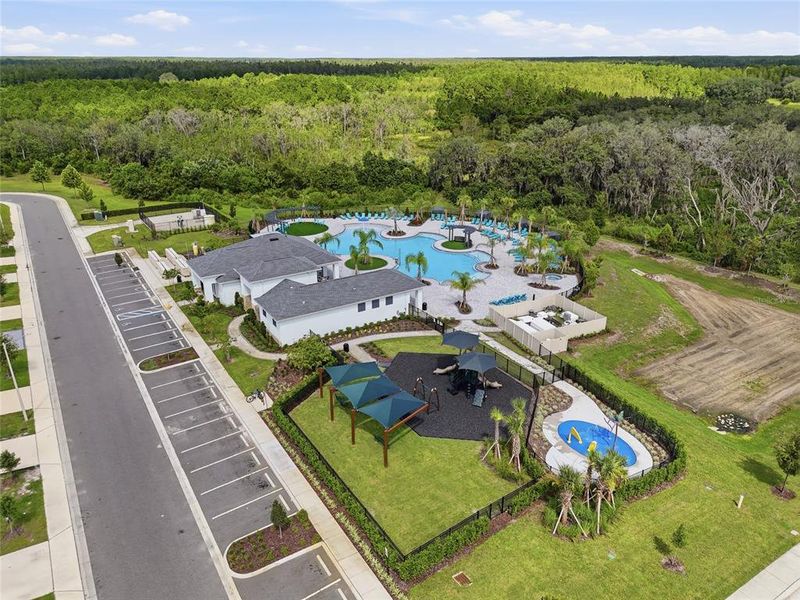 Community amenities in Cascades, Davenport (Image 36).