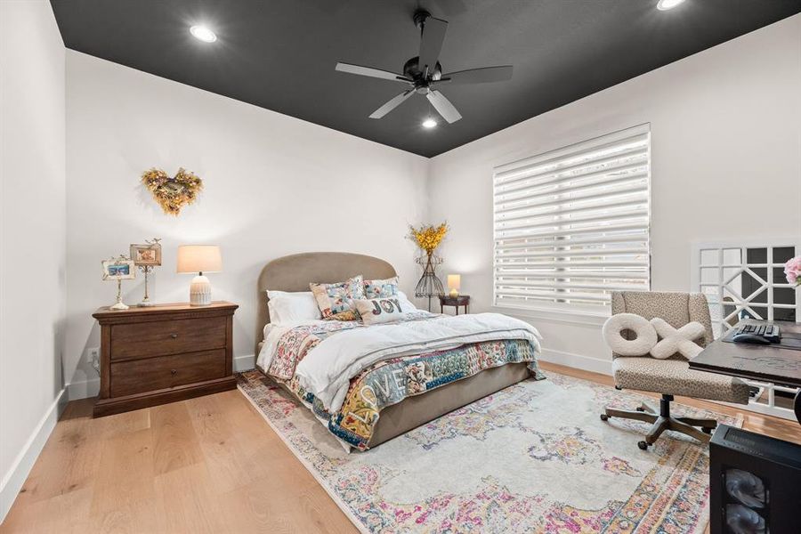 Furnished interior view inside a new home in , Corsicana (Image 17).