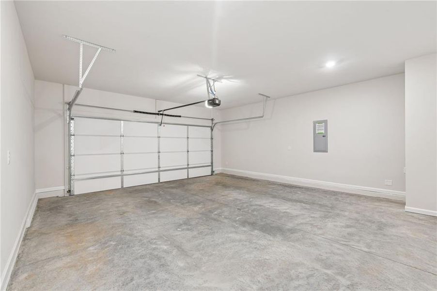 Spacious, unfurnished interior of a new home in Aberdeen, Hoschton (Image 38). Spacious, unfurnished interior of a new home in Aberdeen, Hoschton (Image 38).