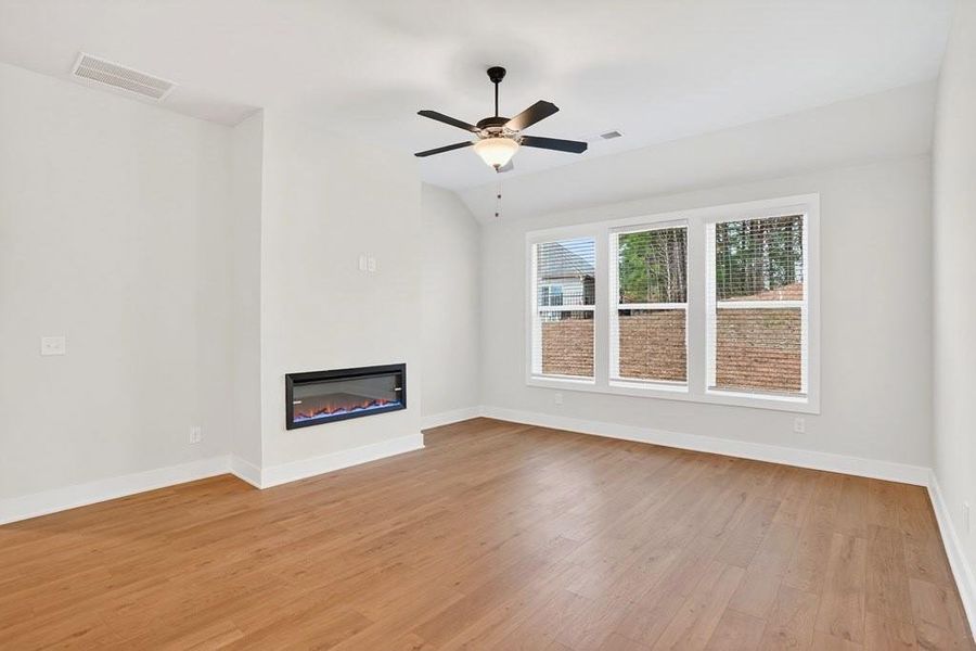 Spacious, unfurnished interior of a new home in The Fairways at Mirror Lake, Villa Rica (Image 23).