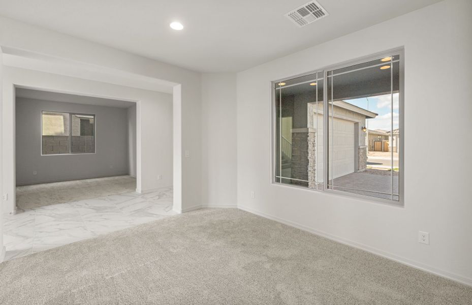 Spacious, unfurnished interior of a new home in Allen Ranches, Litchfield Park (Image 24).