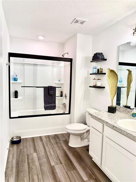 Furnished interior view inside a new home in , Gibsonton (Image 5).