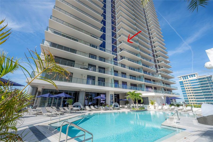 Condo located in St. Petersburg, FL showcasing its design and architecture (Image 33).