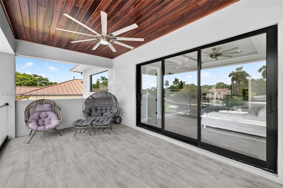 Exterior details and patio area of a home in , Fort Lauderdale (Image 29).
