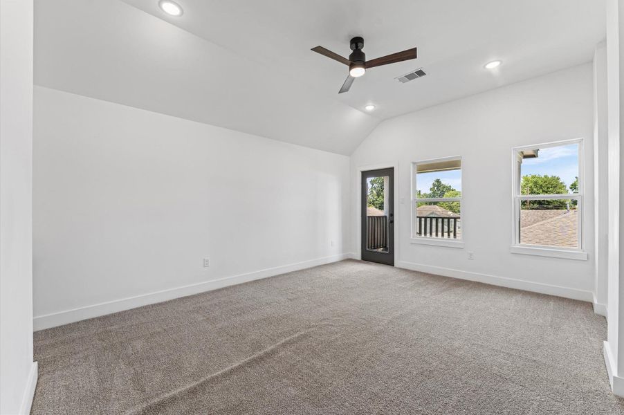 Spacious, unfurnished interior of a new home in , Houston (Image 28).