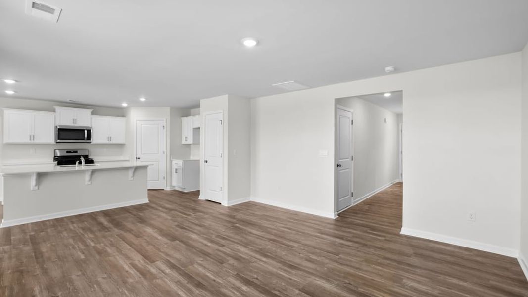Spacious, unfurnished interior of a new home in Durbin Meadows, Fountain Inn (Image 20).