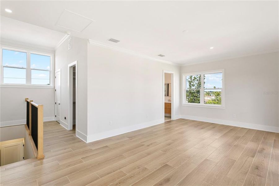 Spacious, unfurnished interior of a new home in , St. Petersburg (Image 33).