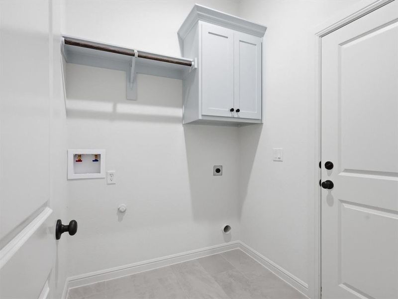 Spacious, unfurnished interior of a new home in , Tolar (Image 30).