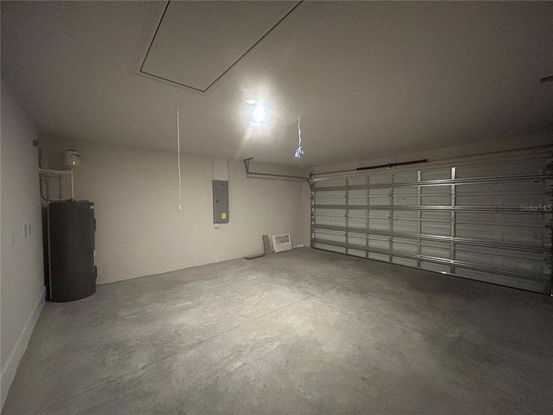 Spacious, unfurnished interior of a new home in Deep Creek, Punta Gorda (Image 8).