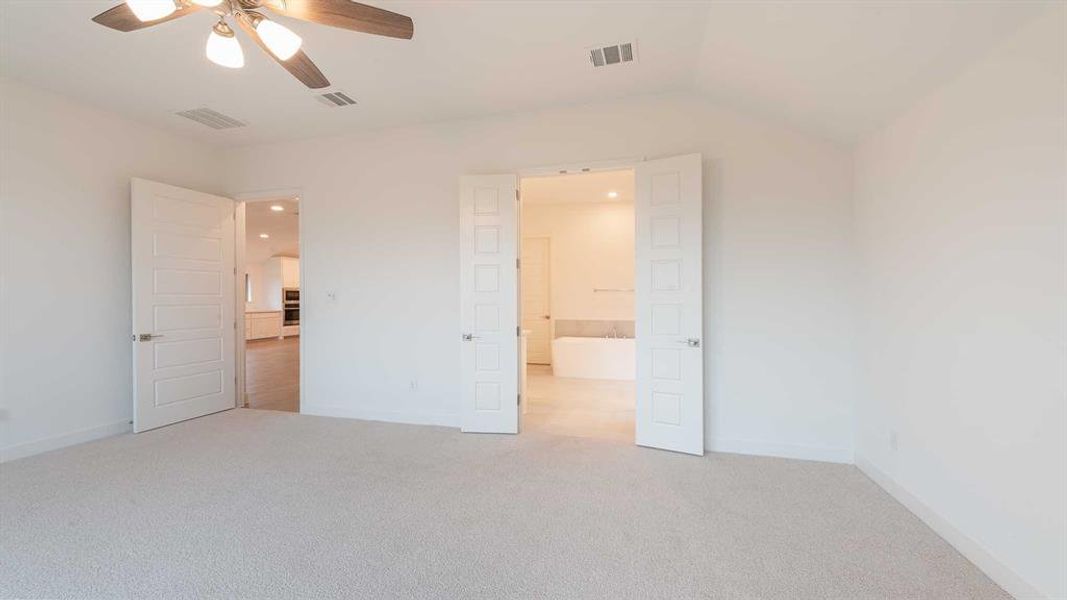 Spacious, unfurnished interior of a new home in Hillstead, Lavon (Image 15).