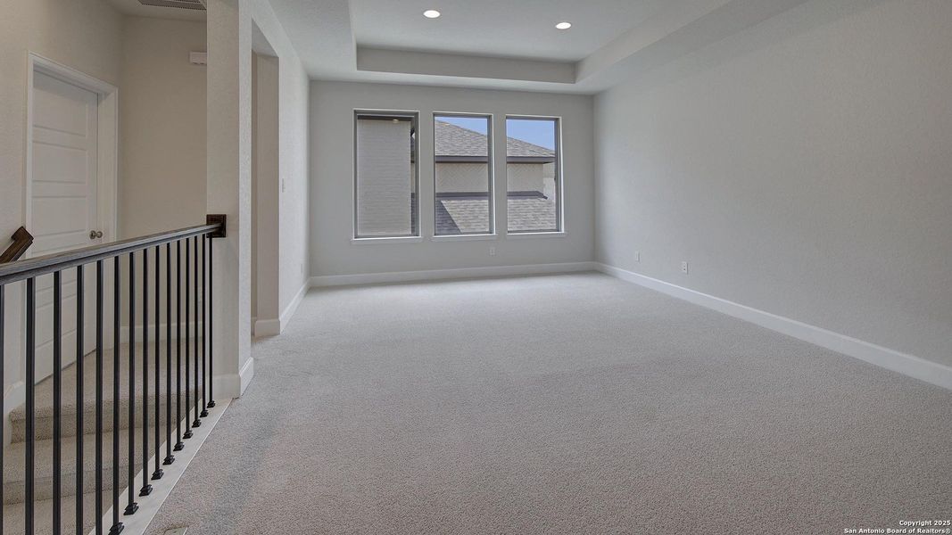 Spacious, unfurnished interior of a new home in Stevens Ranch 55', San Antonio (Image 18).