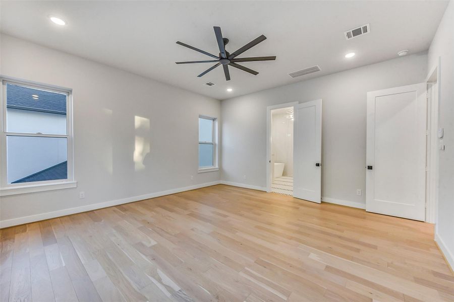 Spacious, unfurnished interior of a new home in , Houston (Image 49).