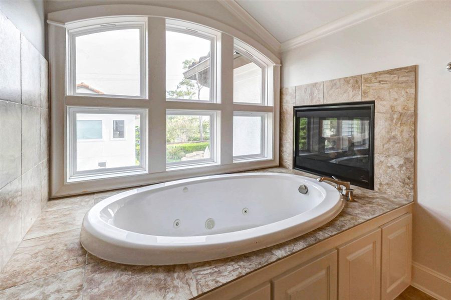 DOUBLE SIDE FIREPLACE IN PRIMARY SUITE