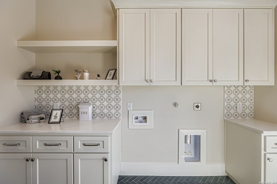 Furnished interior view inside a new home in Pecan Springs, Boerne (Image 43).