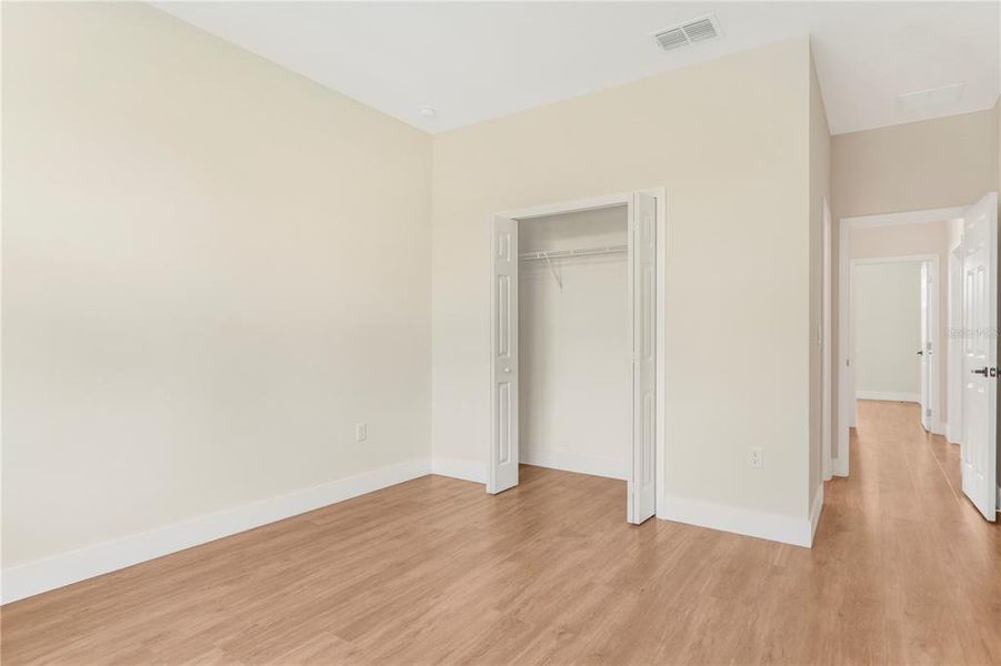 Spacious, unfurnished interior of a new home in , Ocala (Image 37).