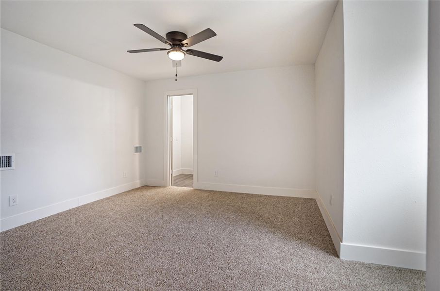 Spacious, unfurnished interior of a new home in , Houston (Image 11).