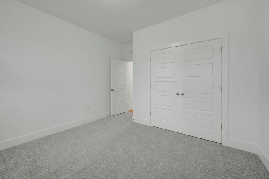 Spacious, unfurnished interior of a new home in Fox Field Farms, Broadway (Image 20).