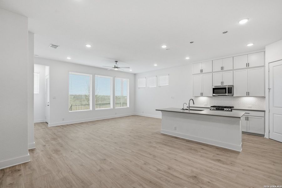 Spacious, unfurnished interior of a new home in Prominence, San Antonio (Image 37).