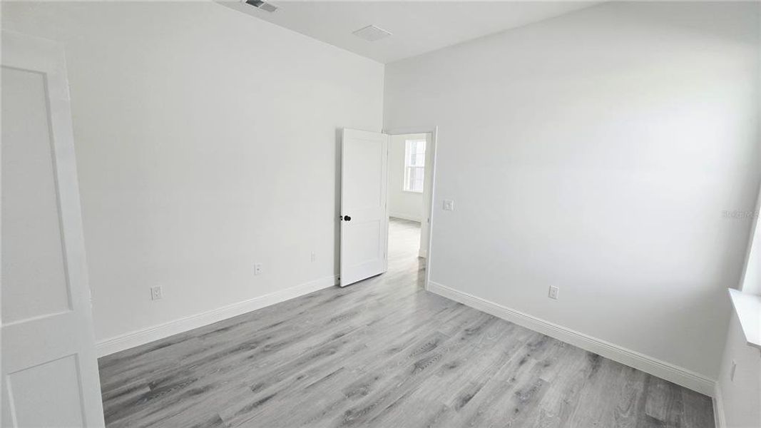 Spacious, unfurnished interior of a new home in , Ocala (Image 19).