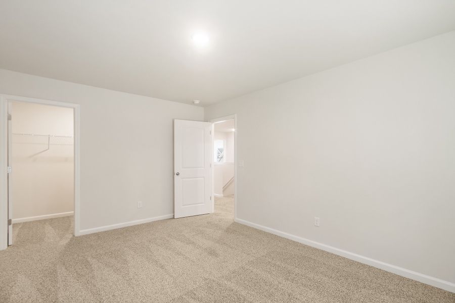 Spacious, unfurnished interior of a new home in Pandora's Path, Florence (Image 14).