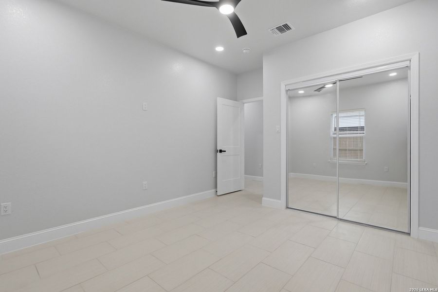 Spacious, unfurnished interior of a new home in , San Antonio (Image 24).