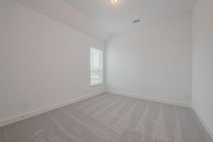Spacious, unfurnished interior of a new home in Lago Mar, Texas City (Image 31).