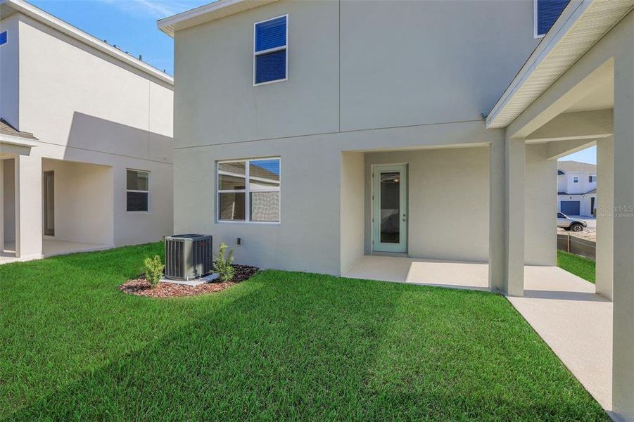Exterior details and patio area of a home in Crossroads at Kelly Park, Apopka (Image 25).