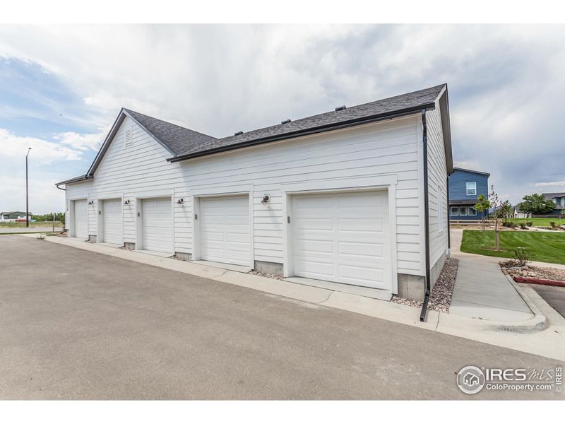 DETACHED 1 CAR GARAGE USAGE