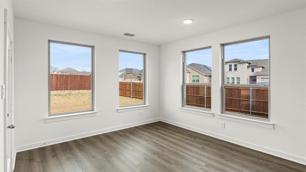 10. 1424 Elle - Dining